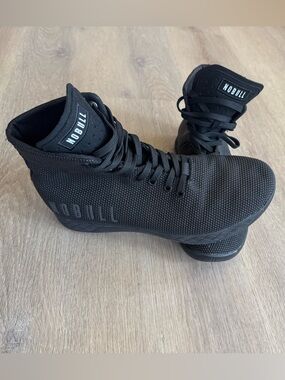 NOBULL Unisex Black High-Top Trainers
Men’s 9
Women’s 10.5